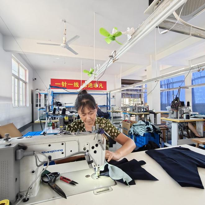 服饰江西生产基地顺利投产麻将胡了电子游戏浙江金裁(图4)