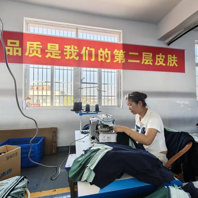 服饰江西生产基地顺利投产麻将胡了电子游戏浙江金裁(图2) 服饰江西生产基地顺利投产麻将胡了电子游戏浙江金裁(图2)